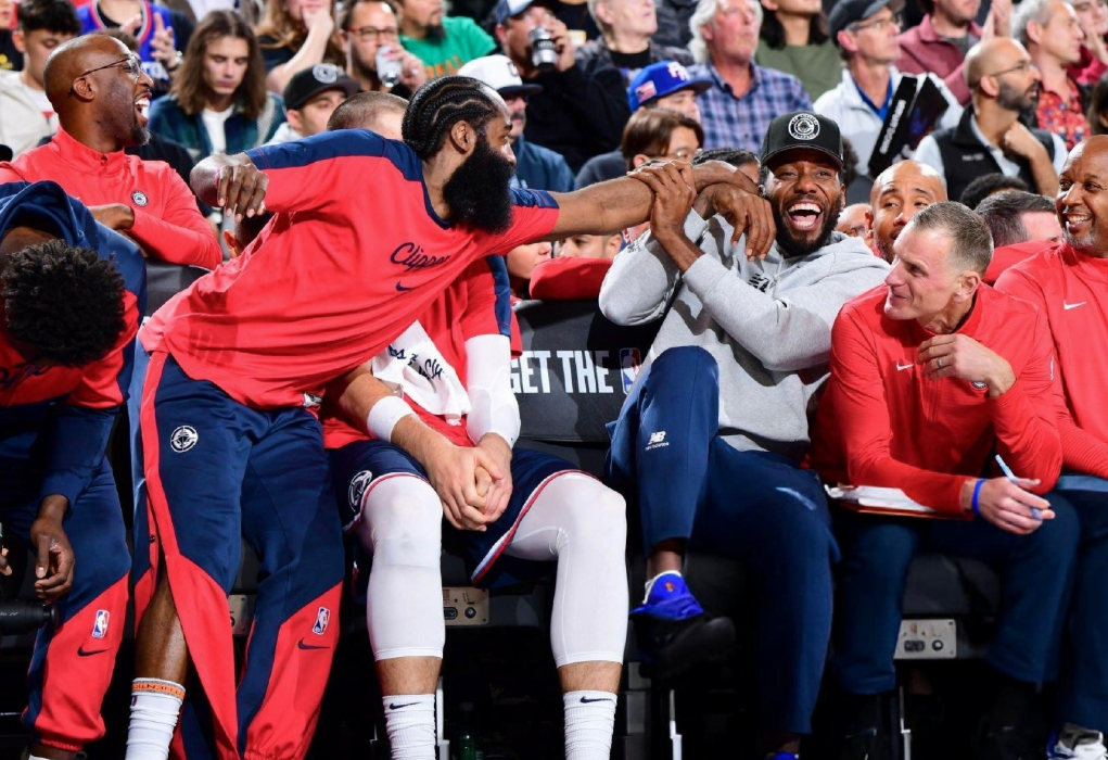 6年拿2.9亿美元，引起联盟公愤！快船老板主动切割，小卡该退役了